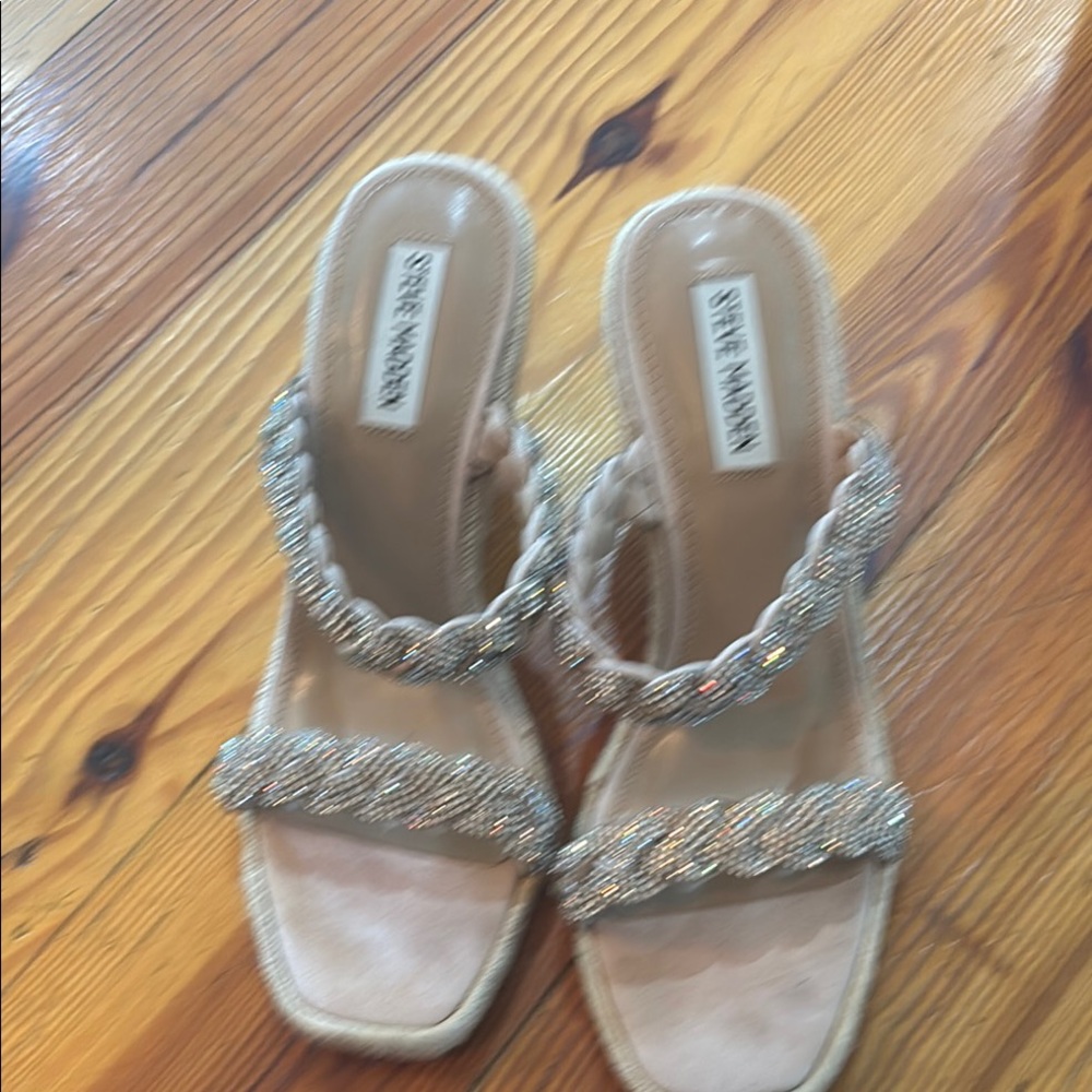 Steve Madden Silver Heels Sophisticated Design size 9